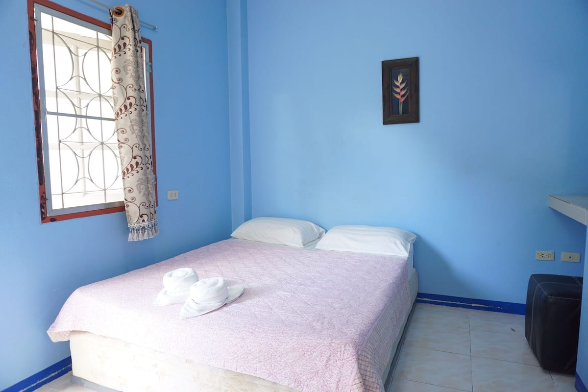 Standard Double room with Fan | WiFi (free), bed sheets