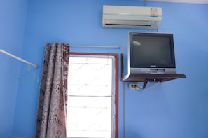 Standard Double Room with Air Condition | Équipements de la chambre