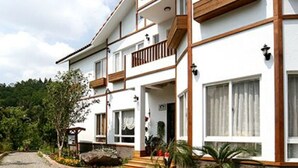 Mặt tiền nơi lưu trú