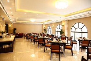 Breakfast area - New Era Hotel & Spa (Bai Chay)