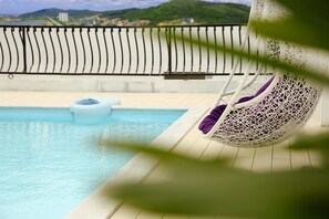 Utomhuspool och pool på takterrassen