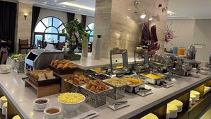 Breakfast, lunch and dinner served  - New Era Hotel & Spa (Bai Chay)
