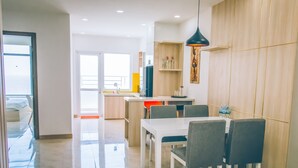 Khu vực ăn uống tại phòng