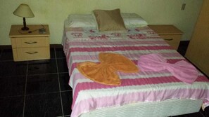 Standard Double Room | Free WiFi, bed sheets - Hostel Gambôa (Angra dos Reis)