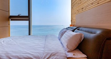 Premium bedding, free WiFi