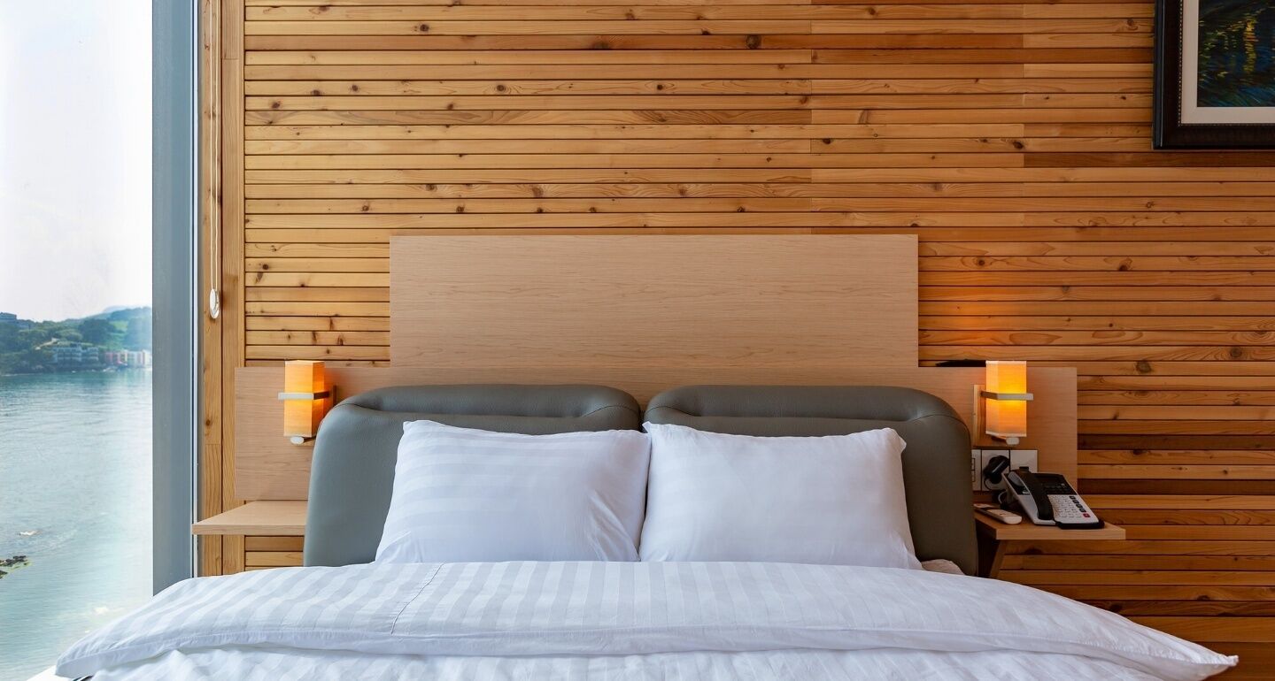 premium bedding, free wifi