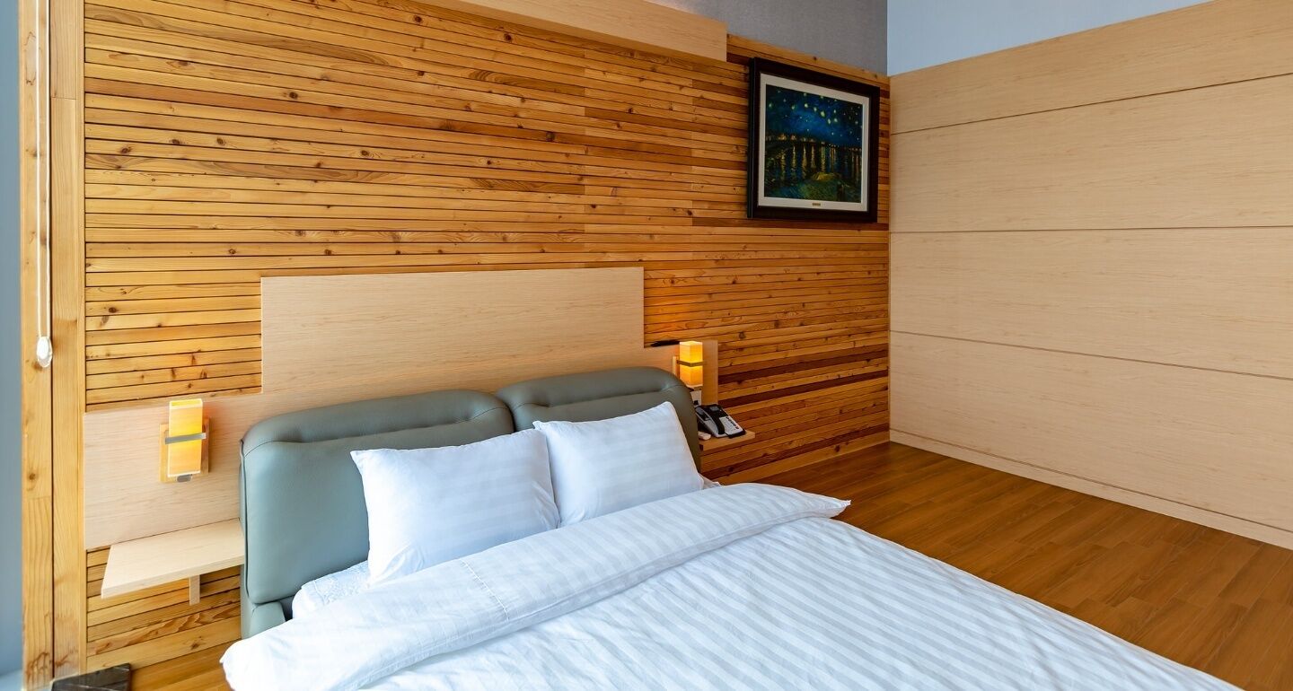 premium bedding, free wifi