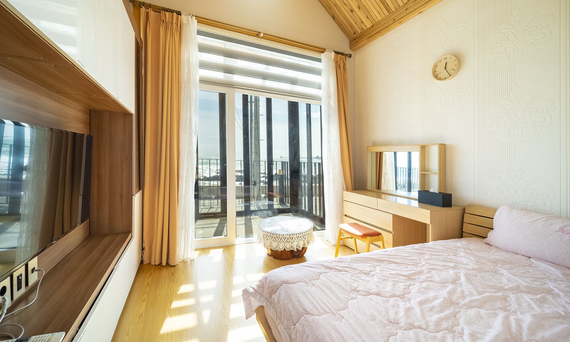 suite | premium bedding, free wifi