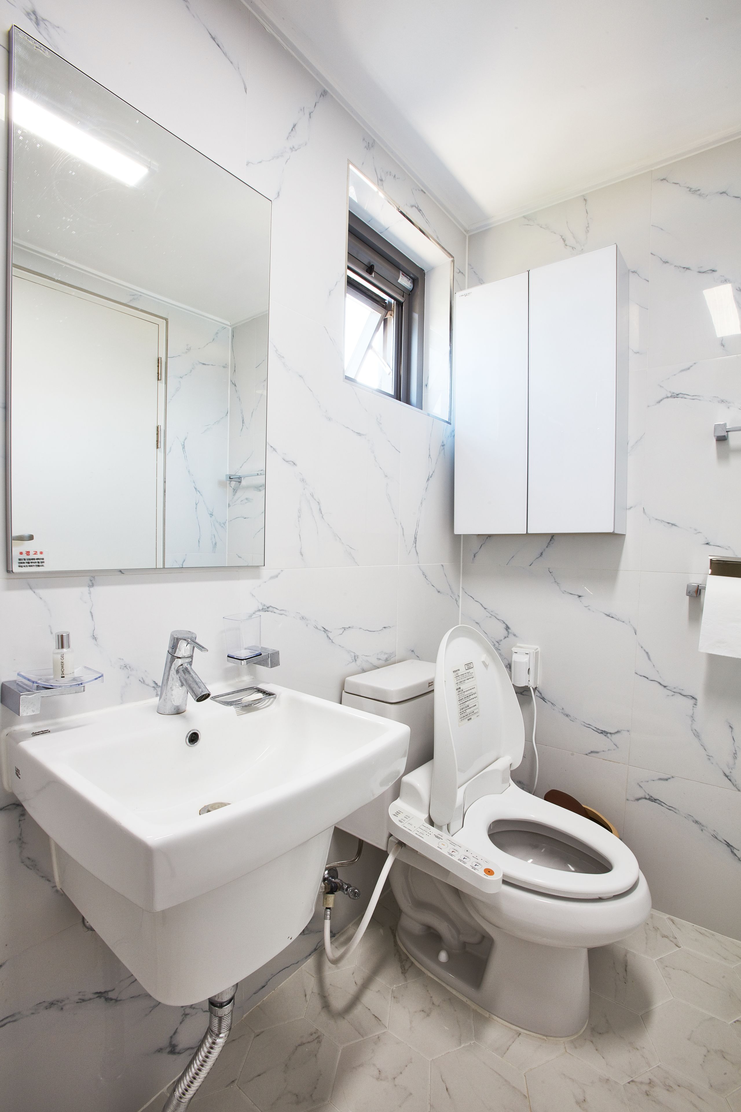 shower, free toiletries, hair dryer, bidet