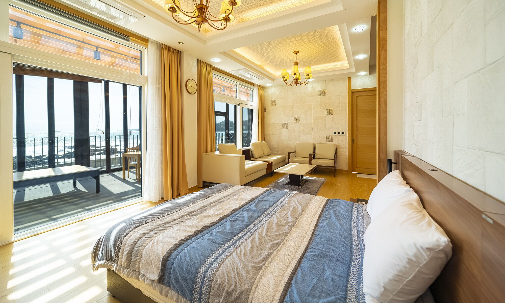 suite | premium bedding, free wifi