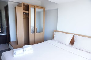 Escritorio, cortinas blackout y camas plegables/adicionales 