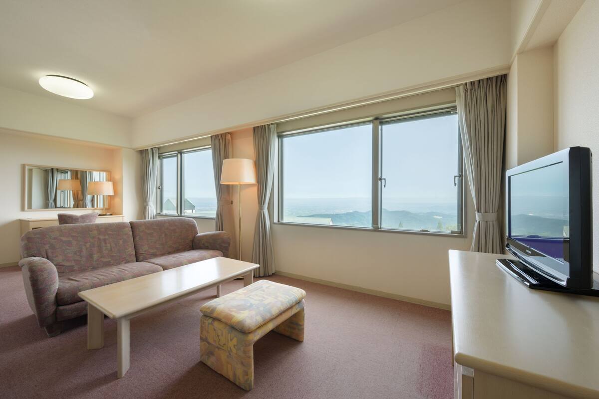 quadruple room - south tower | desk, cots/infant beds, rollaway beds, free wifi