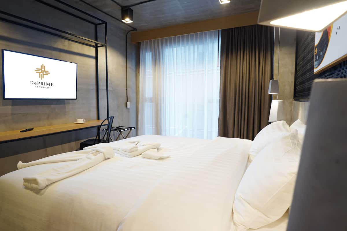 1 bedroom, in-room safe, desk, blackout curtains