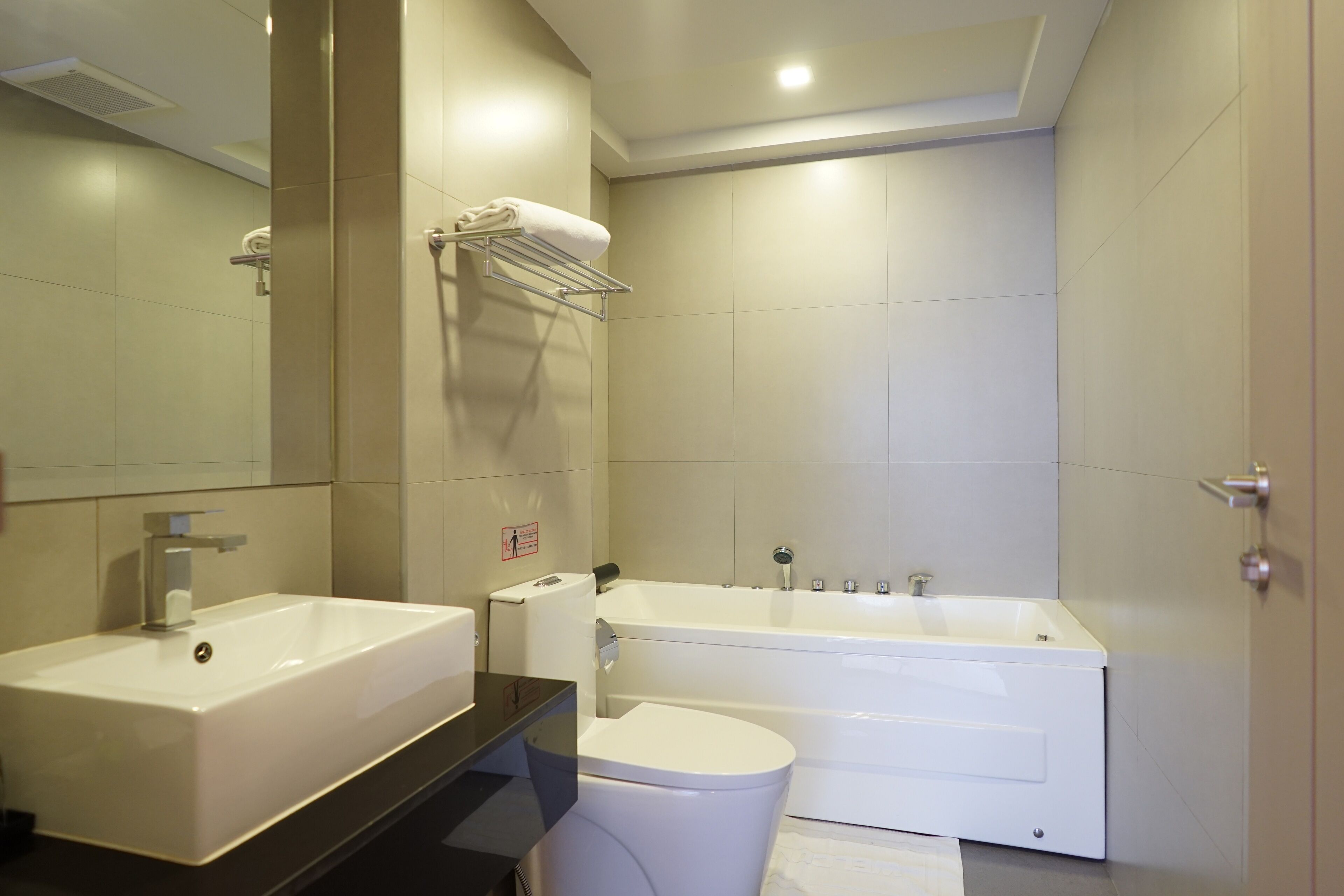 family suite, bathtub | bathroom | hair dryer, bidet, towels