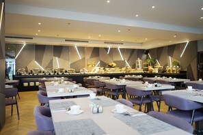 Breakfast, lunch and dinner served