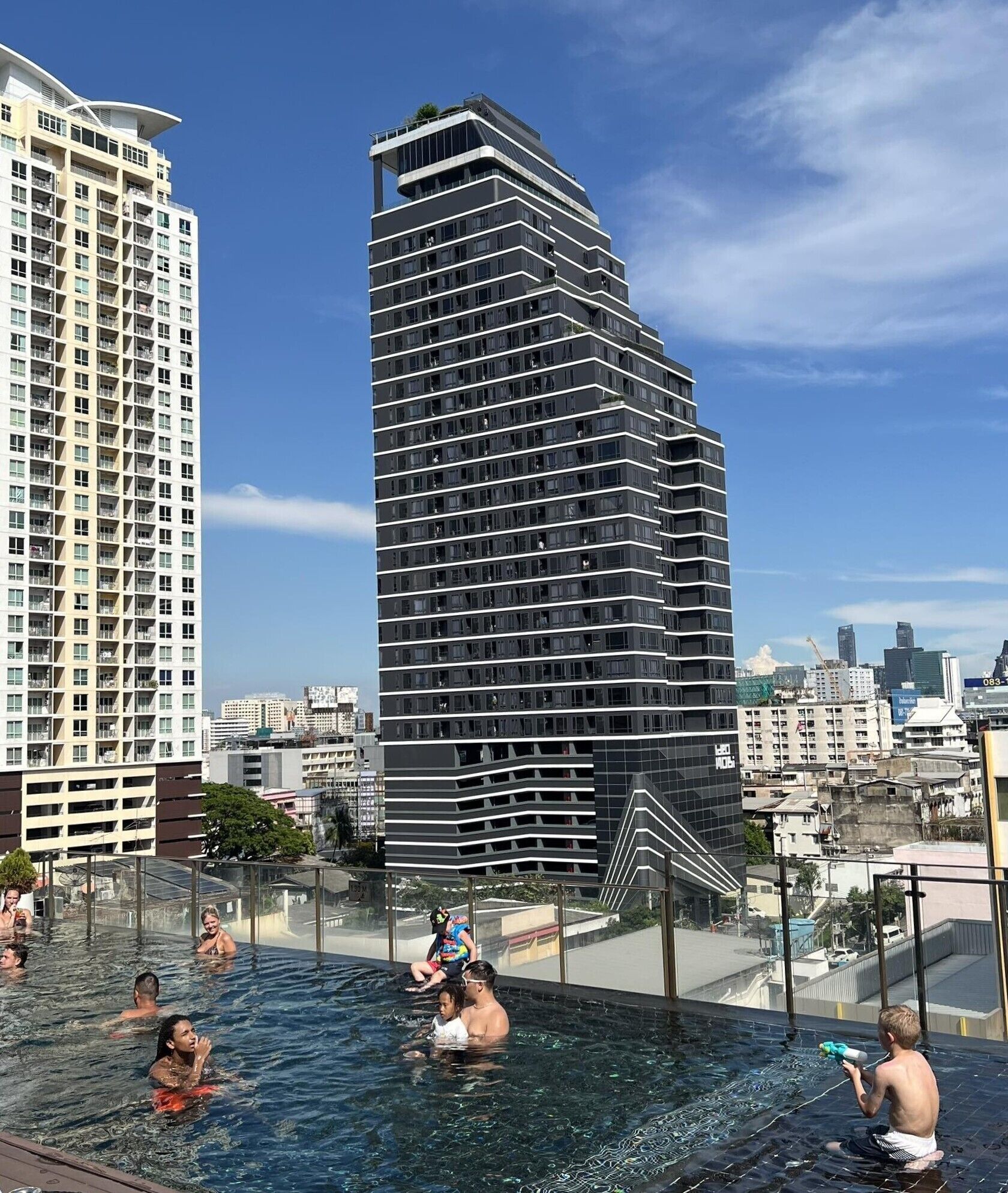 حمّام سباحة خارجي