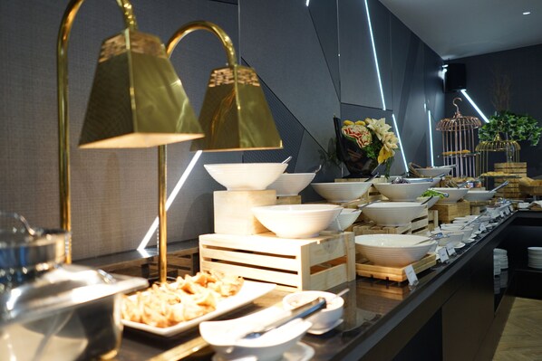 Breakfast, lunch and dinner served