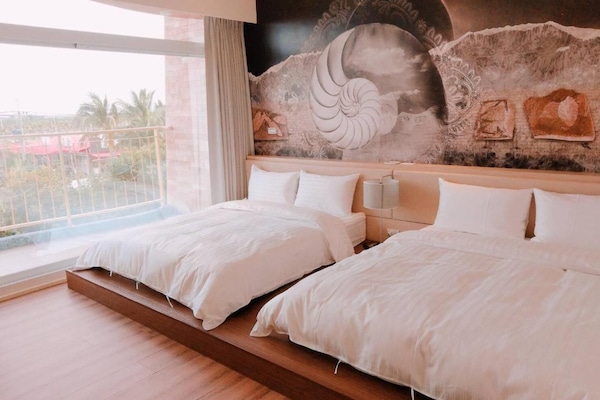 Peralatan tempat tidur premium, gebar bulu kapas, peti besi dalam bilik