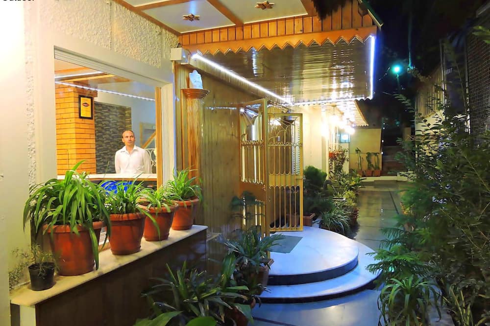Hotel Chaman Palace