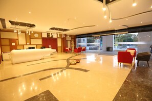 Reception - Hotel Jump In & Out (Coimbatore)