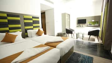 Minibar, brankas, meja kerja, dan kedap suara