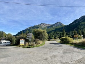 Property grounds - 3-room apartment with garden and garage, sleeps 6, Le Monêtier-les-Bains (Le Monêtier-les-Bains)