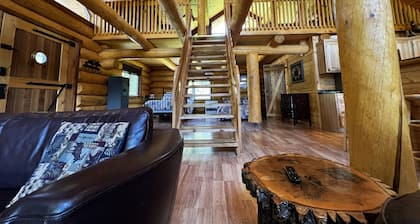 Custom Spruce Open Concept Log Cabin w/Firepit & BBQ