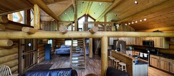 Custom Spruce Open Concept Log Cabin w/Firepit & BBQ