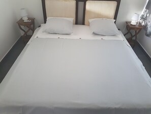1 dormitorio, tabla de planchar con plancha, cuna de viaje y wifi gratis