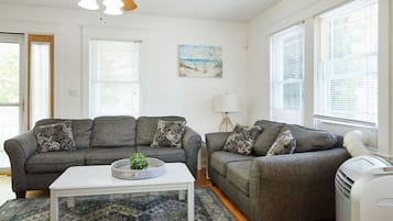 Smart TV, Hulu, streaming services