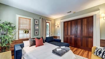 2 soverom, strykejern/-brett, reiseseng for barn og wi-fi