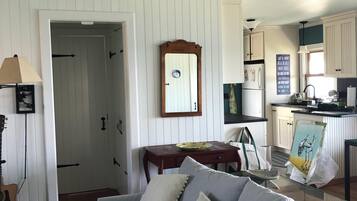 TV, fireplace, DVD player, books