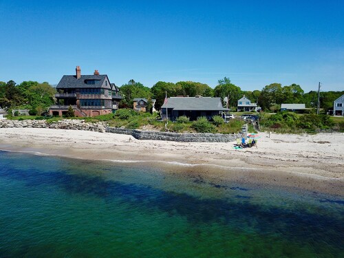 A beach cottage gem...