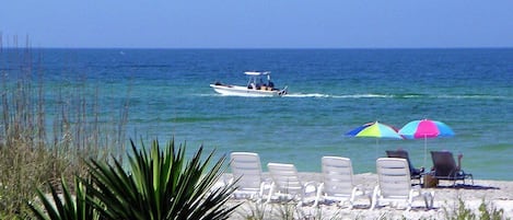 Am Strand, LiegestĂŒhle, StrandtĂŒcher