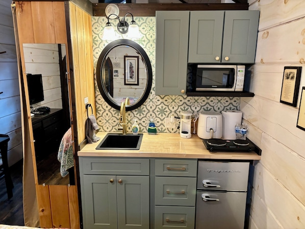 Fridge, microwave, stovetop, coffee/tea maker