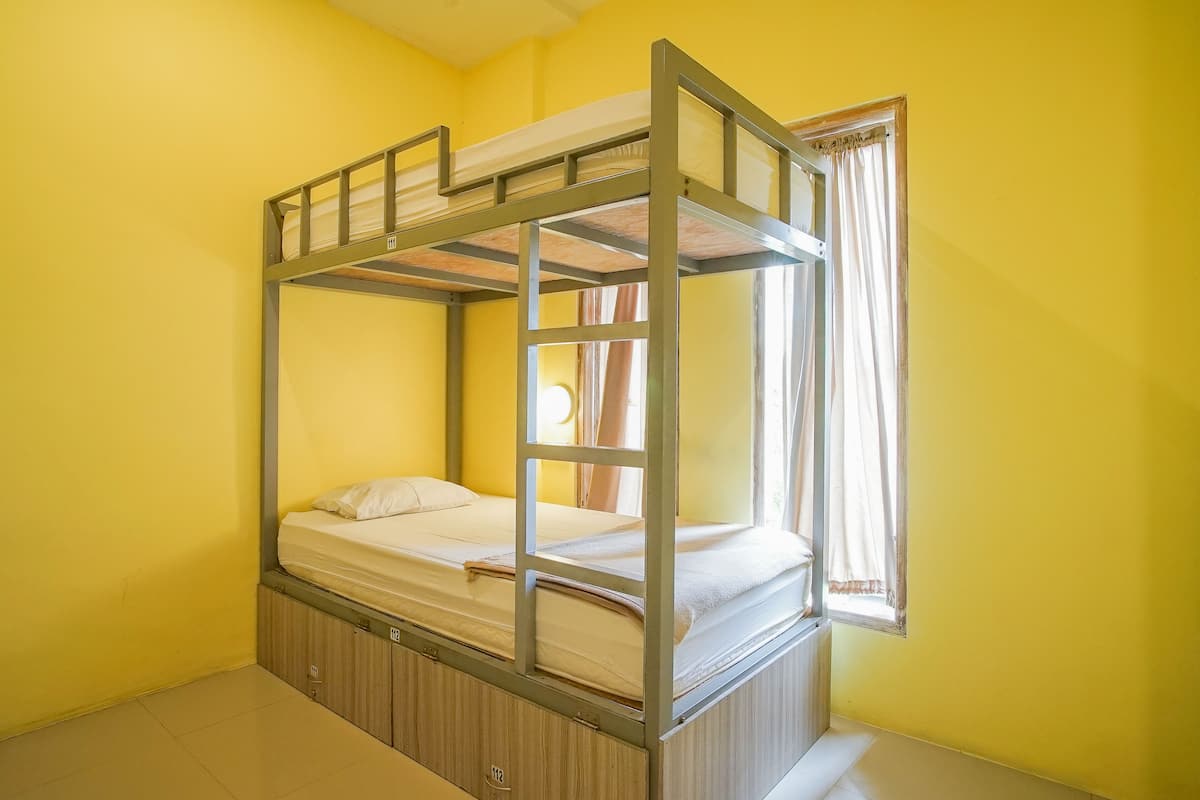 WiFi (free), bed sheets