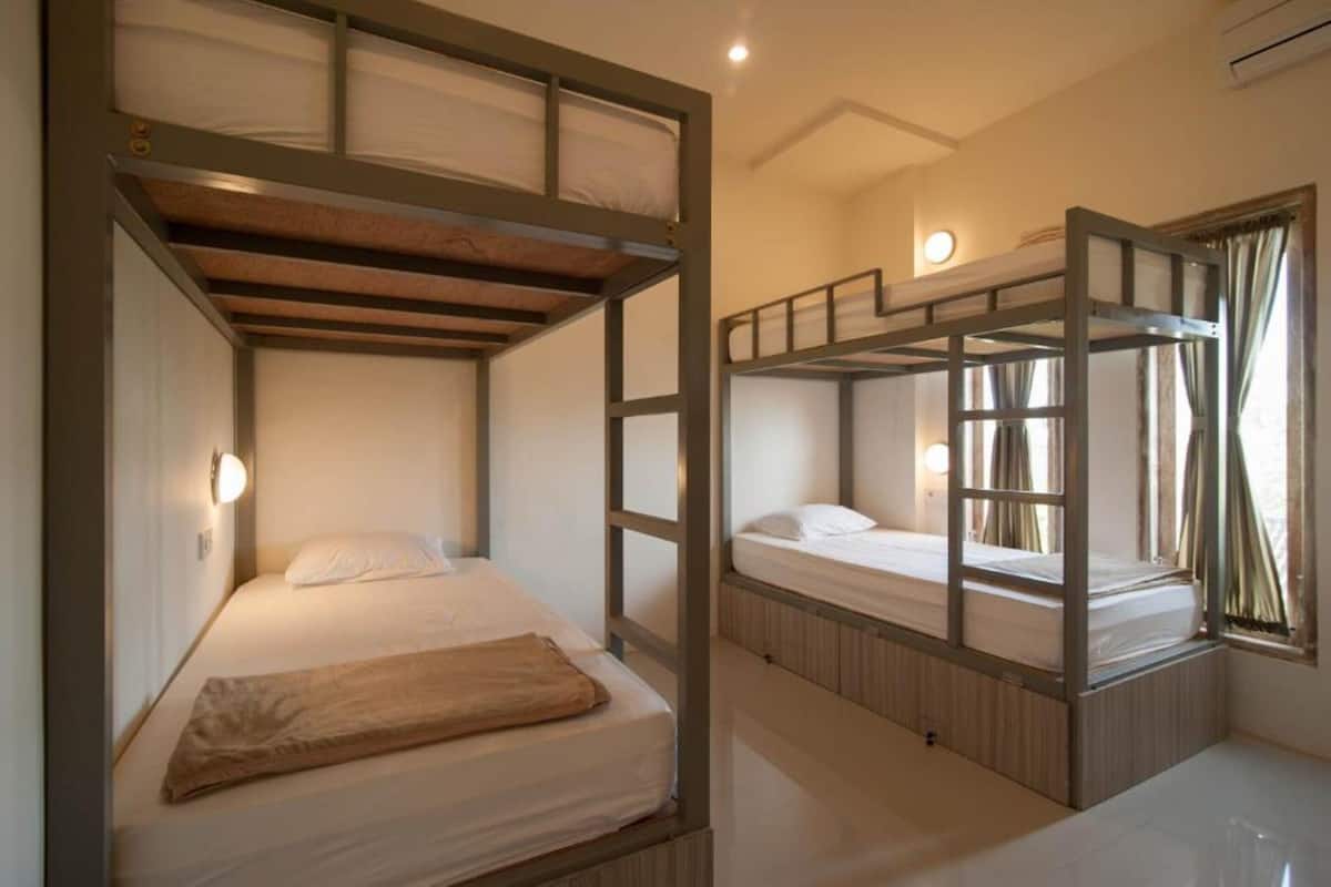 WiFi (free), bed sheets