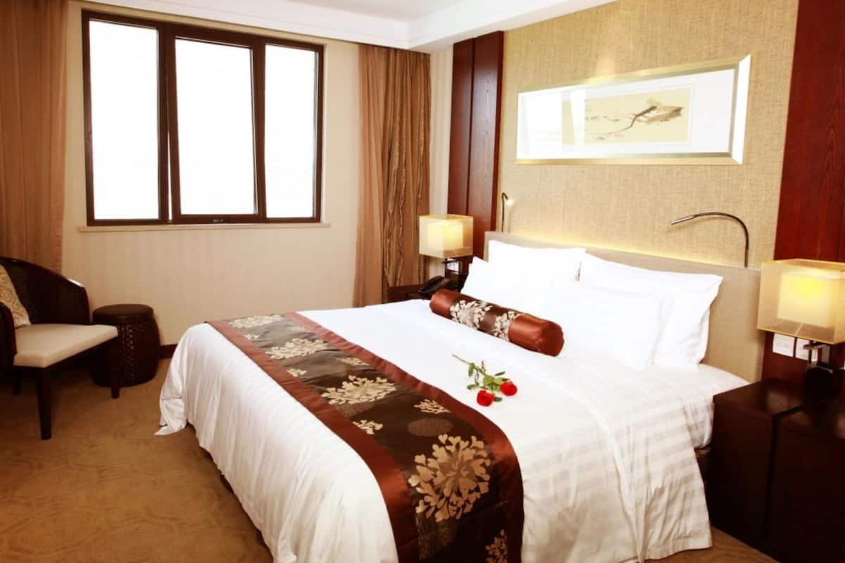 Standard Double Room | In-room safe, desk, blackout drapes, WiFi (free)