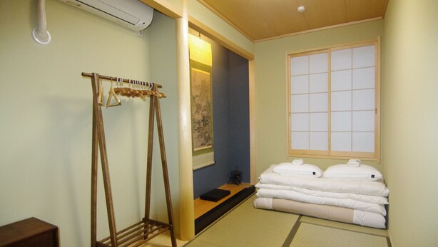 Desk, blackout drapes, iron/ironing board, WiFi (free) - Asakusa Guest House (Tokyo)