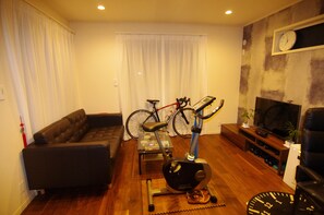 LED TV, DVD player - Asakusa Guest House (Tokyo)