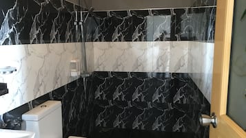 Double Room, Mountain View | Bathroom | Shower, rainfall showerhead, free toiletries, hair dryer