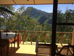 A balcony with a view of a mountainous landscape. - Ella Ridge View (Ella)