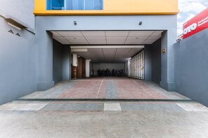 Property entrance - Hotel O Sarkawi Residence (Jakarta)