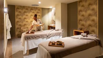 Hot tub, steam room