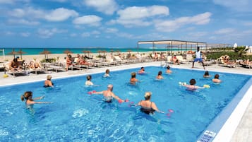 3 outdoor pools, pool umbrellas, pool loungers