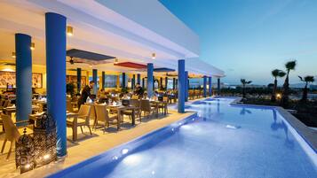 4 間餐廳,供應早餐、午餐和晚餐,創意料理