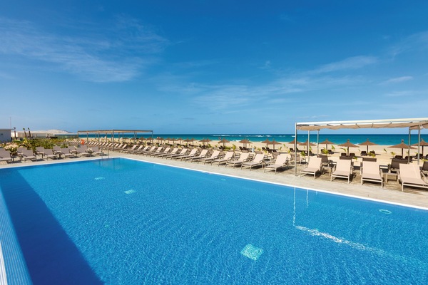 3 outdoor pools, pool umbrellas, sun loungers