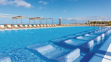 3 outdoor pools, pool umbrellas, sun loungers