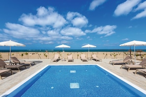 3 outdoor pools, pool umbrellas, pool loungers