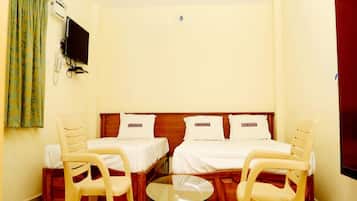 Family Room, 1 Double Bed | In-room safe, desk, free WiFi